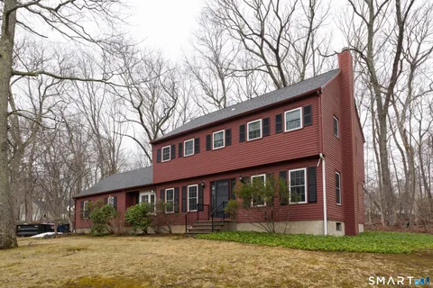$585,000 | 40 Deerfield Drive, Guilford, CT 06437
