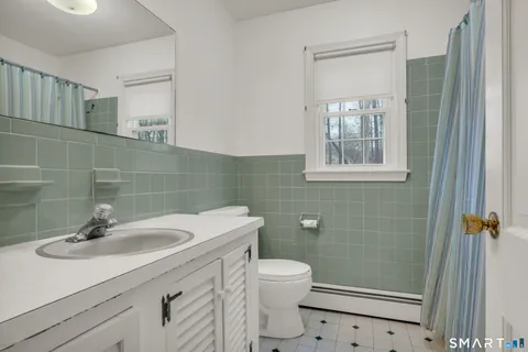 $585,000 | 40 Deerfield Drive, Guilford, CT 06437