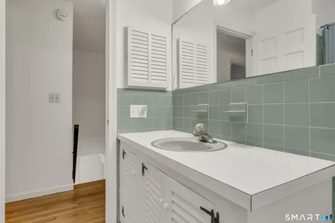 $585,000 | 40 Deerfield Drive, Guilford, CT 06437