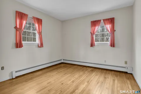 $585,000 | 40 Deerfield Drive, Guilford, CT 06437