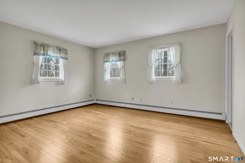 $585,000 | 40 Deerfield Drive, Guilford, CT 06437