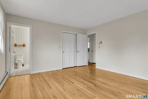 $585,000 | 40 Deerfield Drive, Guilford, CT 06437