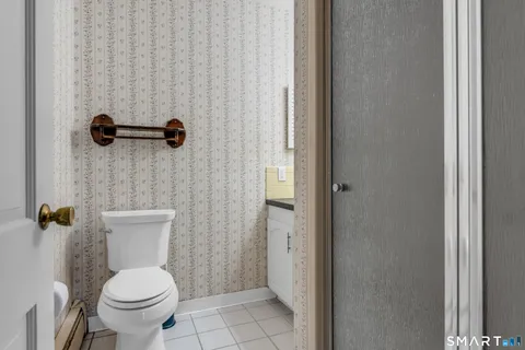 $585,000 | 40 Deerfield Drive, Guilford, CT 06437