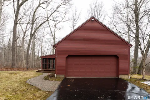 $585,000 | 40 Deerfield Drive, Guilford, CT 06437