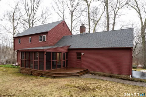 $585,000 | 40 Deerfield Drive, Guilford, CT 06437