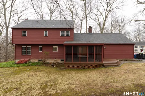 $585,000 | 40 Deerfield Drive, Guilford, CT 06437