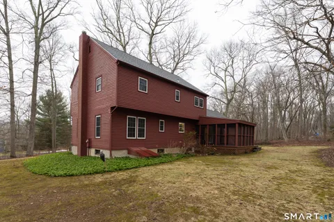 $585,000 | 40 Deerfield Drive, Guilford, CT 06437