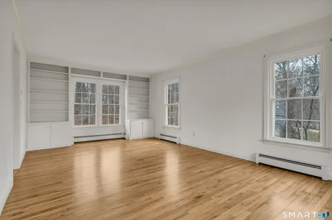 $585,000 | 40 Deerfield Drive, Guilford, CT 06437