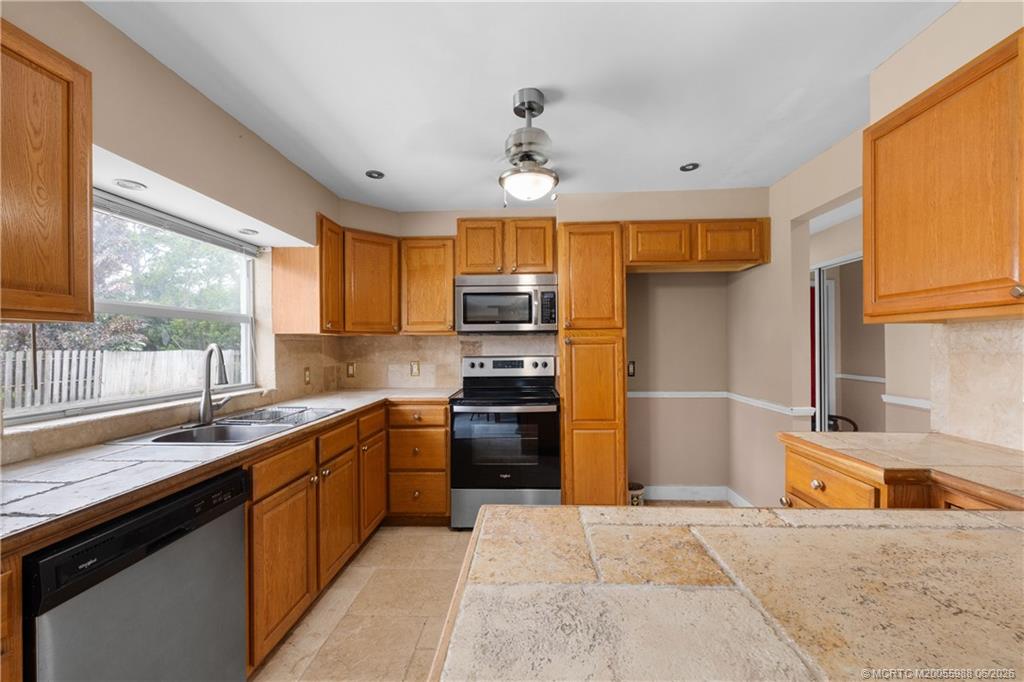 1670 Southeast Madison Street Stuart, FL 34997 - Photo 11 of 28