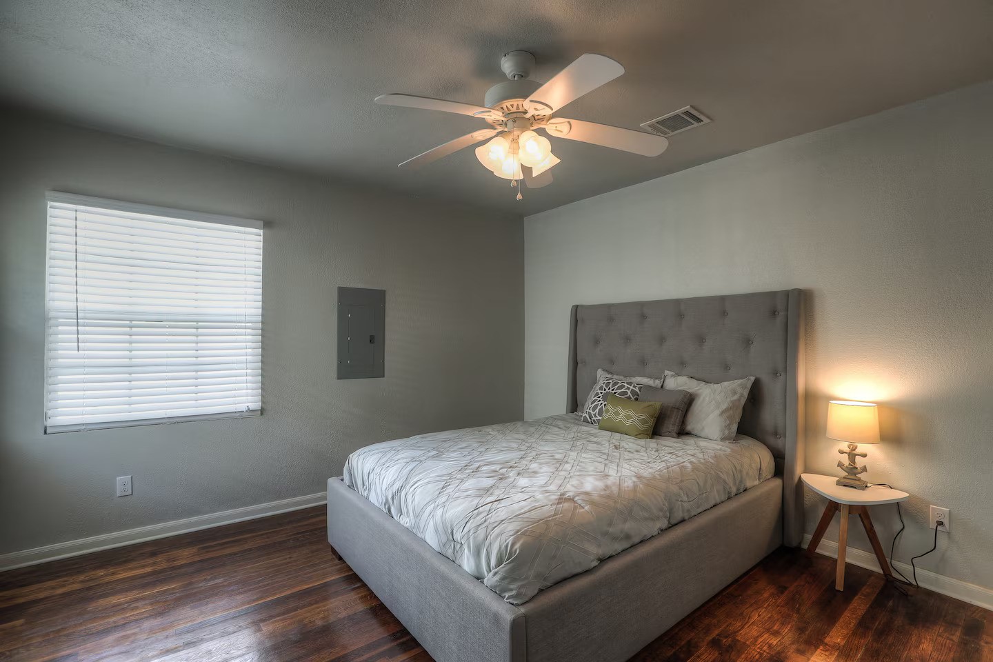 3523 Charleston Street Houston, TX 77021 - Photo 4 of 17 a bedroom with a bed and a window