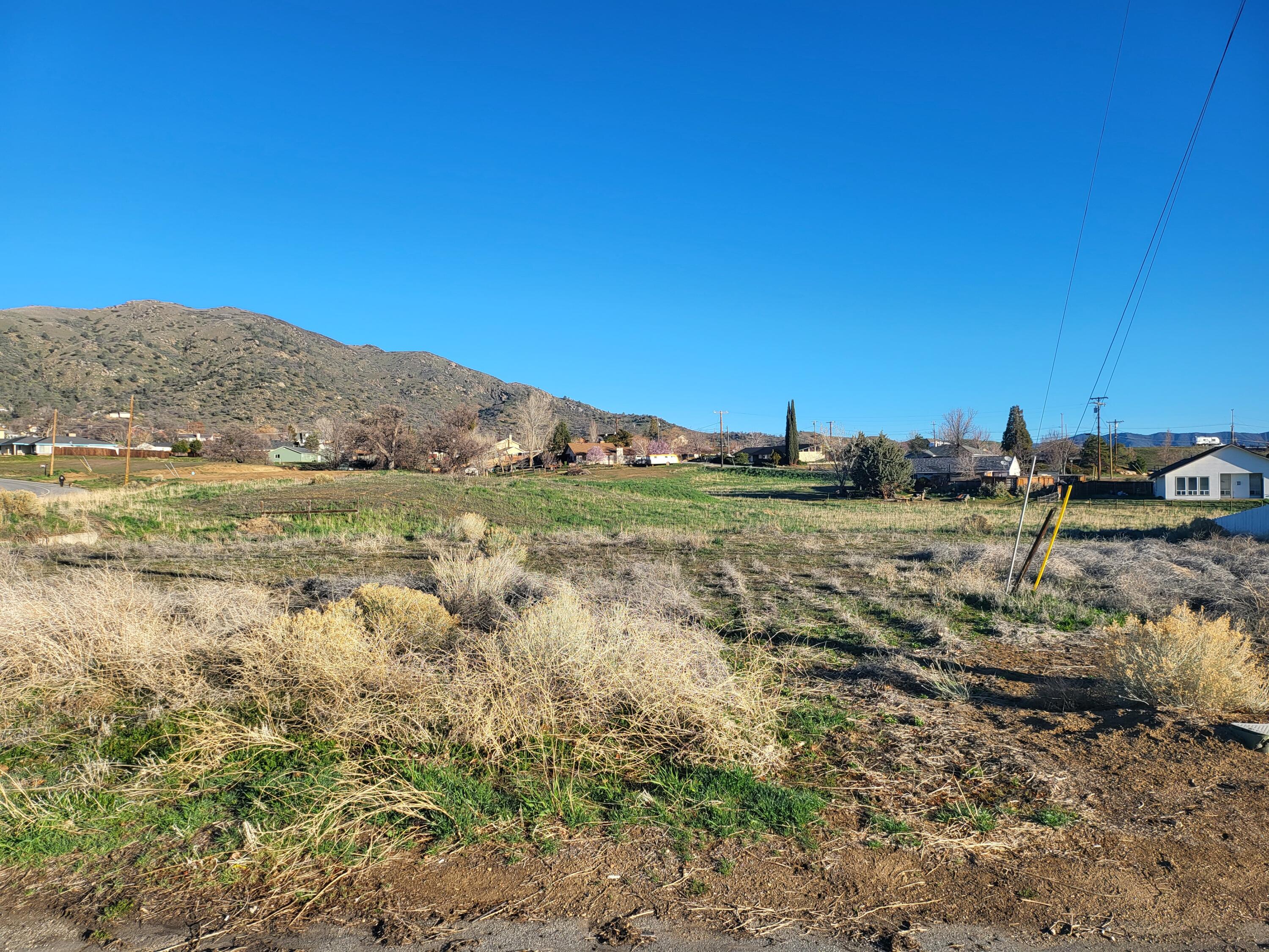 22500 Mariposa Road Tehachapi, CA 93561 - Photo 1 of 8 a view of a town with mountains in the background