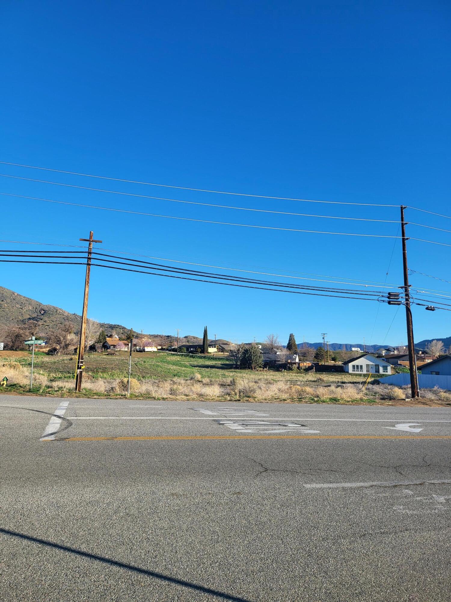 22500 Mariposa Road Tehachapi, CA 93561 - Photo 2 of 8 a view of a ocean view