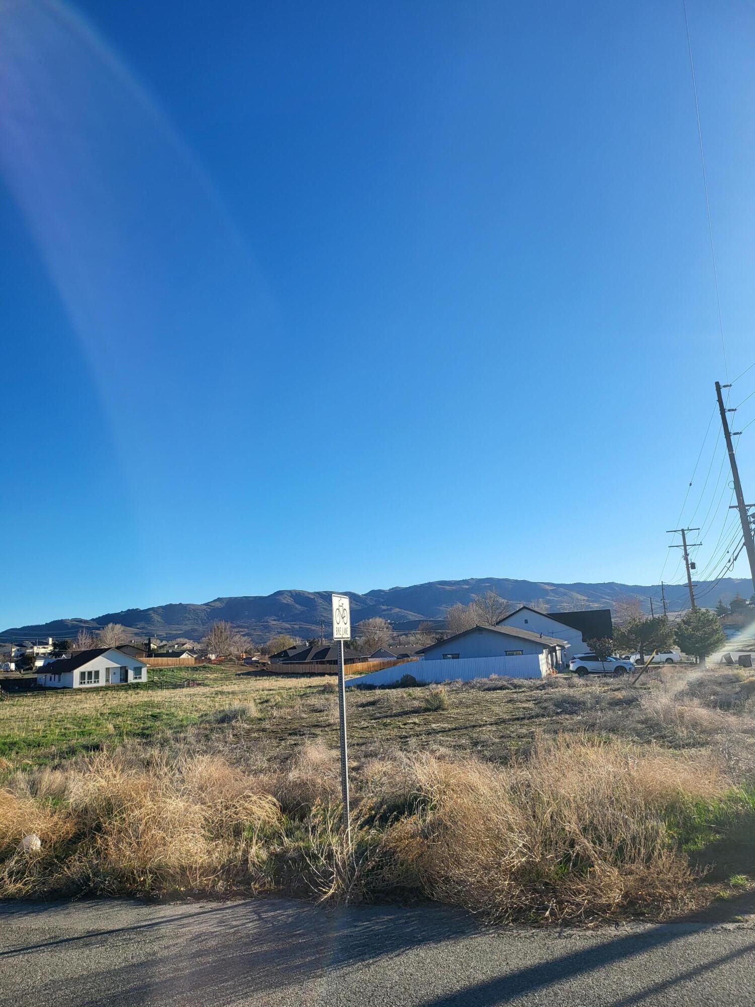 22500 Mariposa Road Tehachapi, CA 93561 - Photo 5 of 8 a view of an ocean