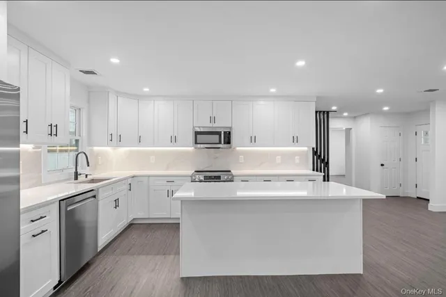 $774,987 | 200 Irish Lane, Islip Terrace, NY 11752