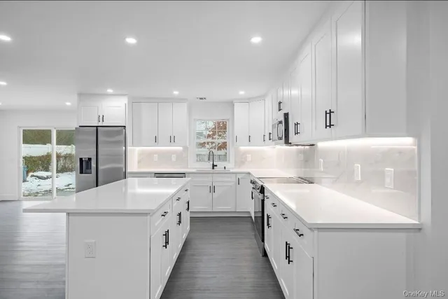 $774,987 | 200 Irish Lane, Islip Terrace, NY 11752