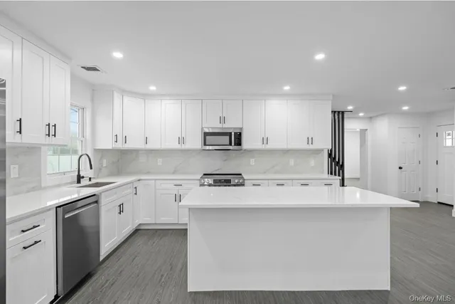 $774,987 | 200 Irish Lane, Islip Terrace, NY 11752