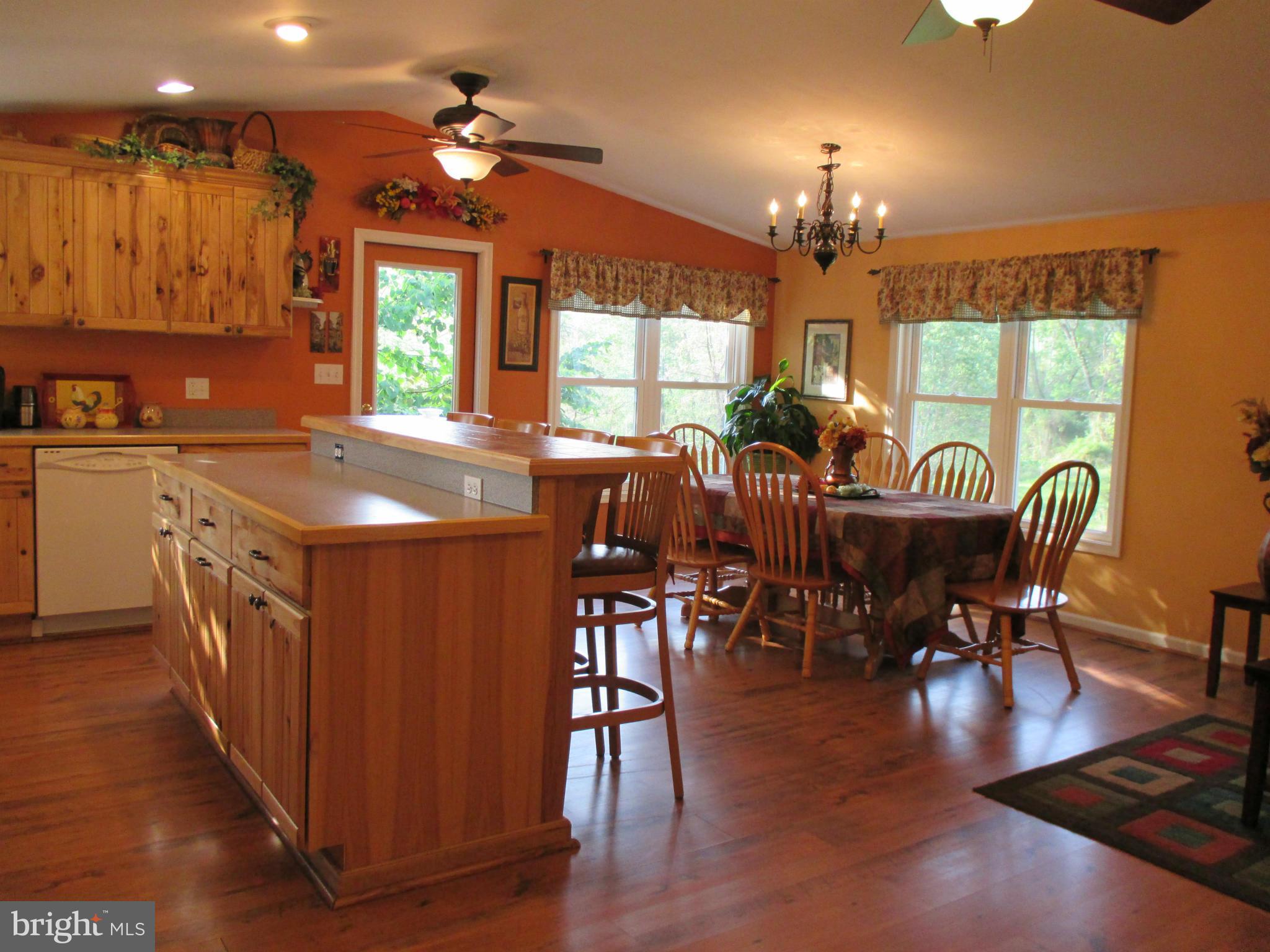 1814 Benedict Road Westminster, MD 21157 - Photo 3 of 28 Interior (General)