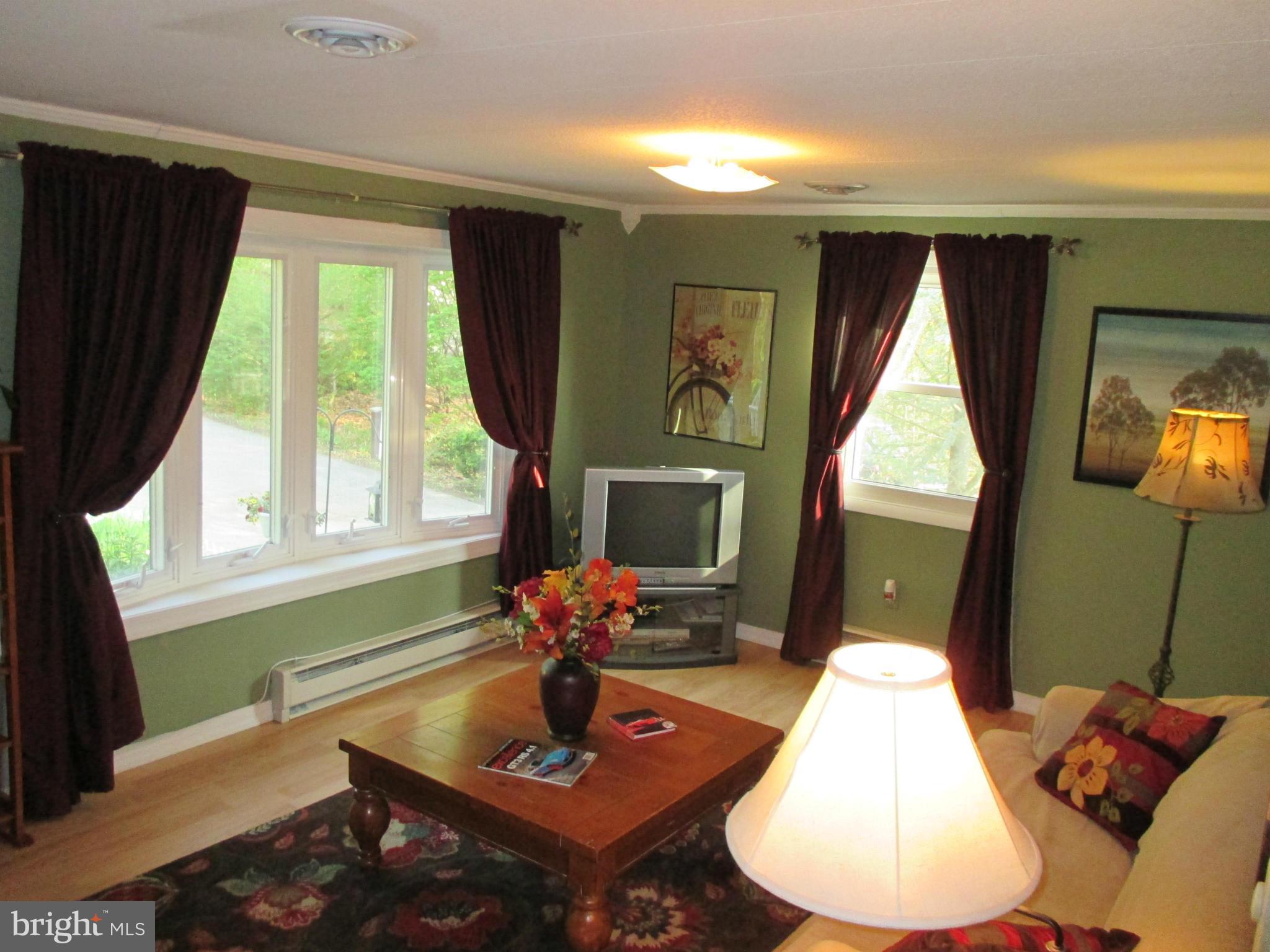 1814 Benedict Road Westminster, MD 21157 - Photo 9 of 28 Interior (General)