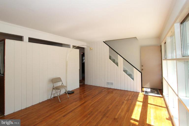 604 Harrington Road Rockville, MD 20852 - Photo 5 of 30 Living Room #3