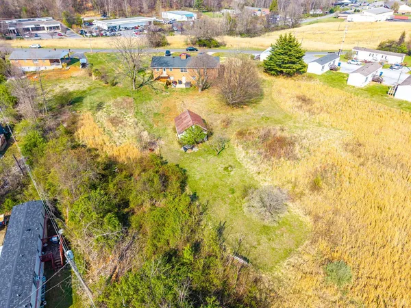 $900,000 | 309 Wyndale Drive, Lynchburg, VA 24501