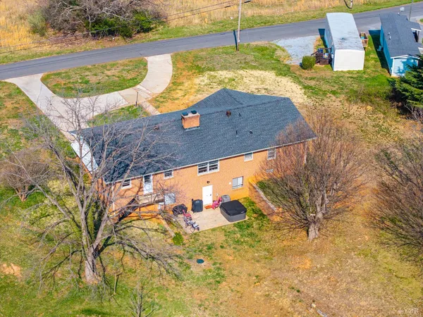 $900,000 | 309 Wyndale Drive, Lynchburg, VA 24501
