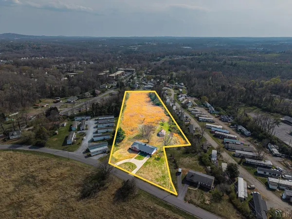 $900,000 | 309 Wyndale Drive, Lynchburg, VA 24501