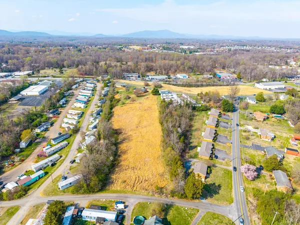 $900,000 | 309 Wyndale Drive, Lynchburg, VA 24501