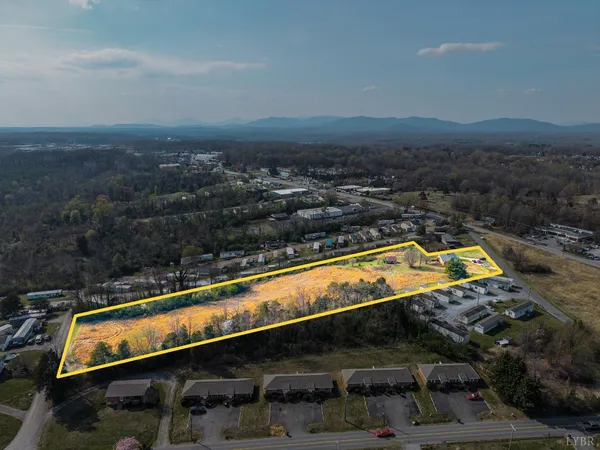 $900,000 | 309 Wyndale Drive, Lynchburg, VA 24501