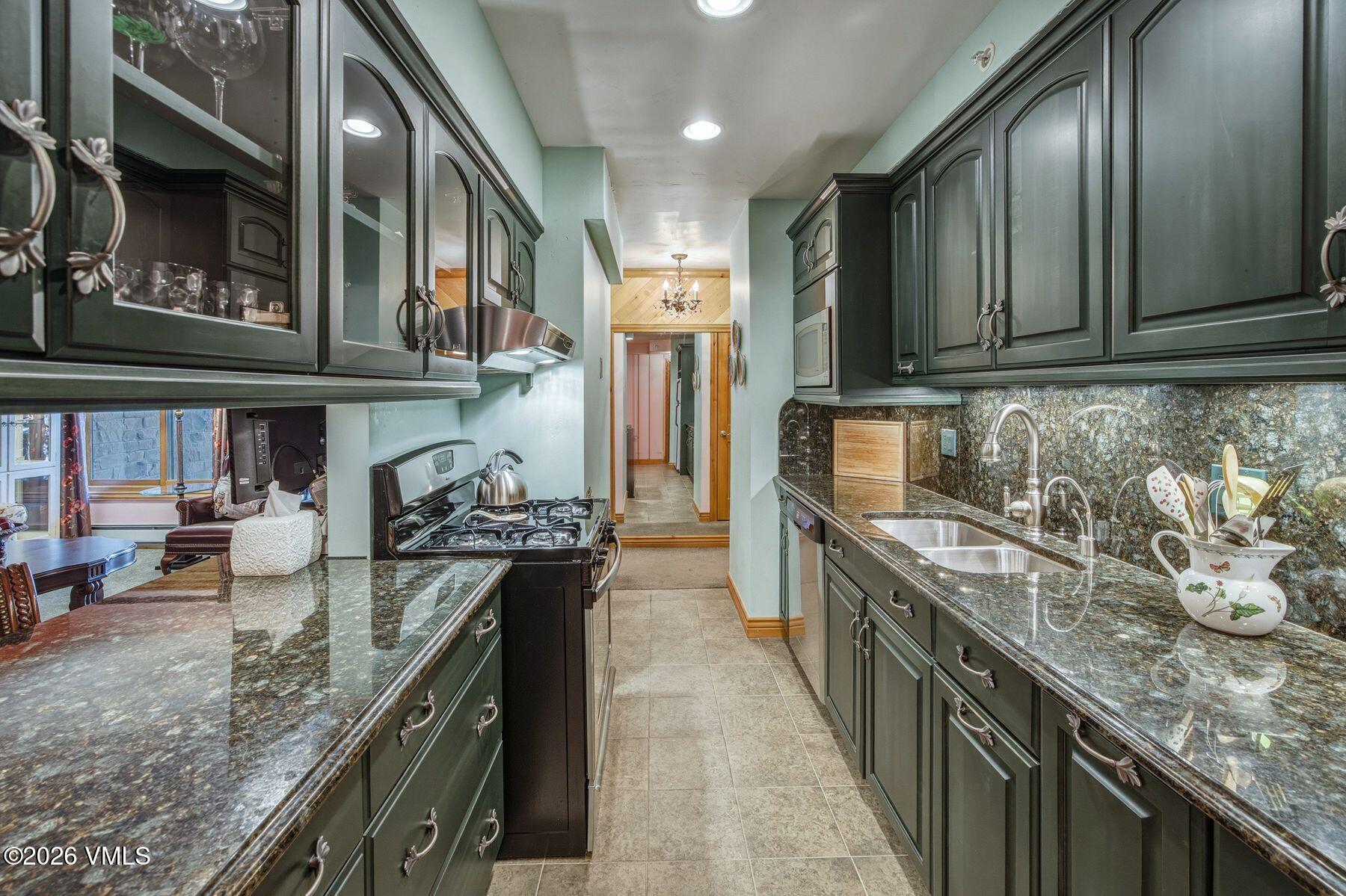993 Lions Ridge Loop, Unit 315 Vail, CO 81657 - Photo 3 of 21 photo_online_003