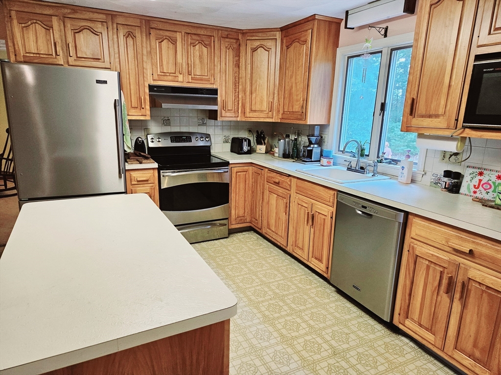 10 Bourne Road Foxboro, MA 02035 - Photo 3 of 8 Gallery Image 3