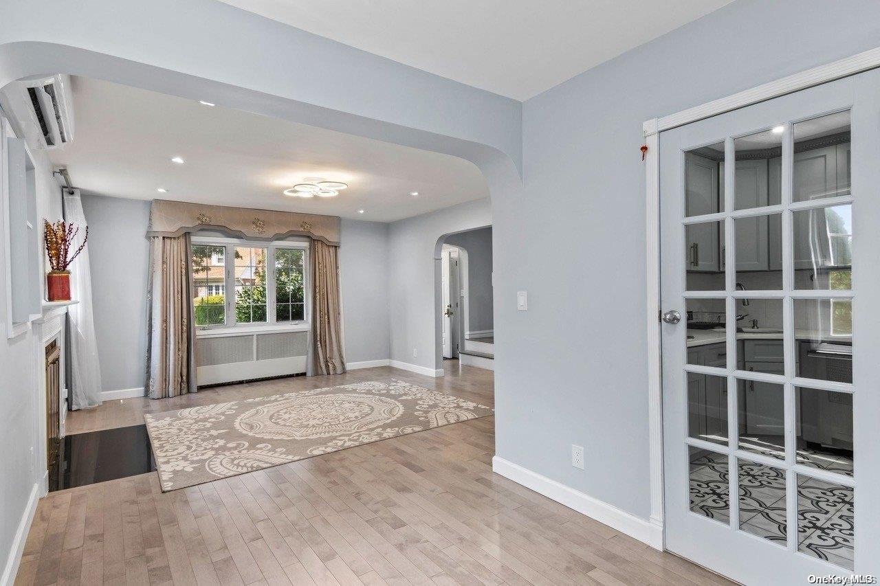 a view of livingroom with furniture and windows