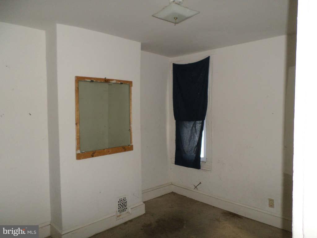 909 Appleton Street Baltimore, MD 21217 - Photo 7 of 9 Bedroom 2
