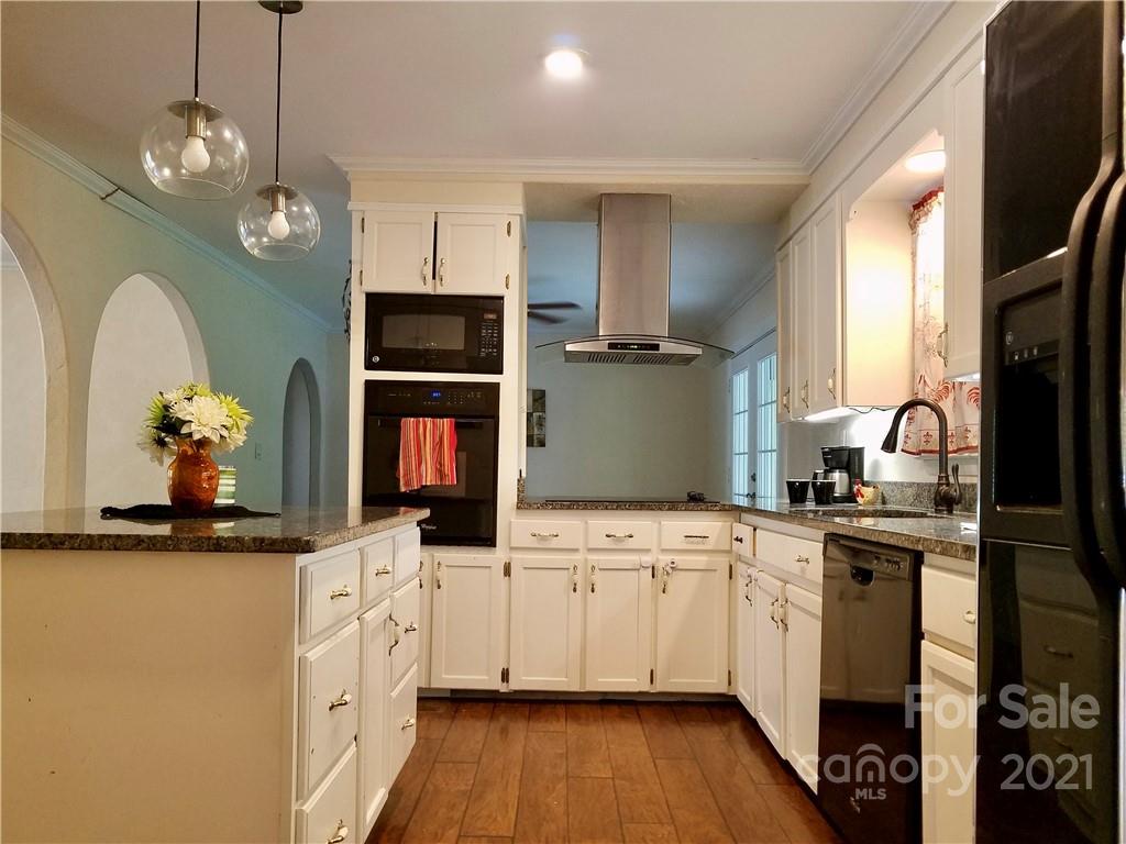 324 Racking Cove Sylva, NC 28779 - Photo 8 of 15 Gallery Image 8