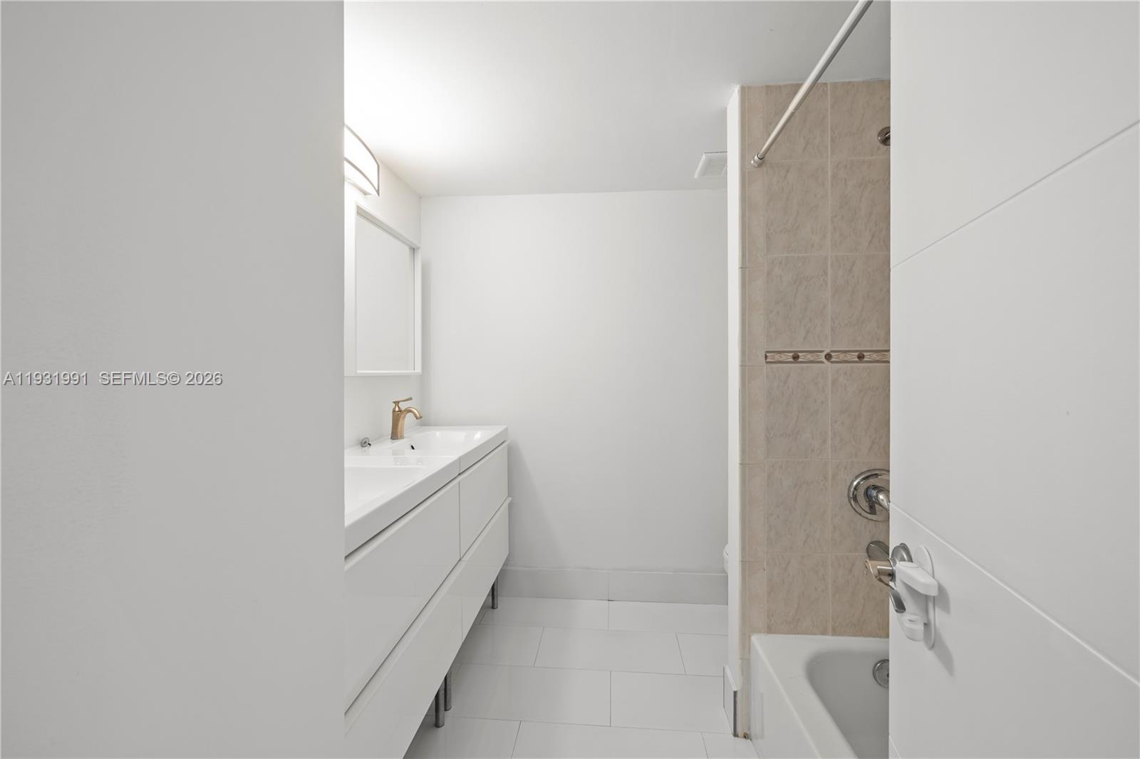 455 South Pine Island Road, Unit 307C Plantation, FL 33324 - Photo 6 of 30 a bathroom with a tub sink and mirror