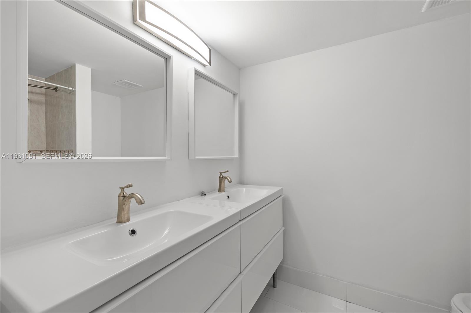 455 South Pine Island Road, Unit 307C Plantation, FL 33324 - Photo 7 of 30 a bathroom with a sink and a mirror