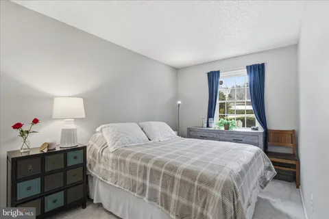 $290,000 | 12161 Chaucer Lane, Unit 12161, Woodbridge, VA 22192