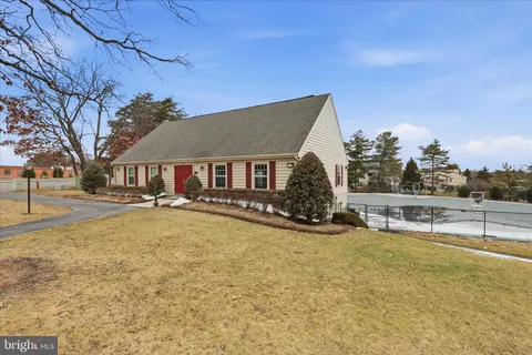 $290,000 | 12161 Chaucer Lane, Unit 12161, Woodbridge, VA 22192