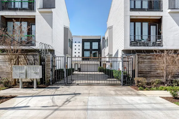 $2,575 | 1525 Birdsall Street, Unit B, Houston, TX 77007