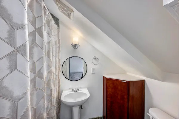 $2,575 | 1525 Birdsall Street, Unit B, Houston, TX 77007