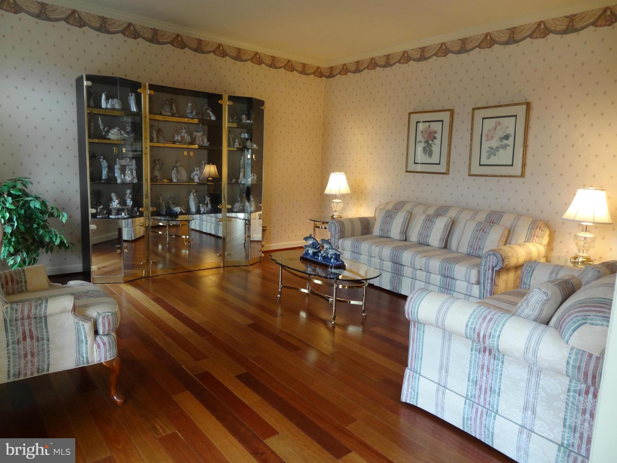 491 Ferry Point Road Annapolis, MD 21403 - Photo 16 of 30 a living room with furniture and wooden floor