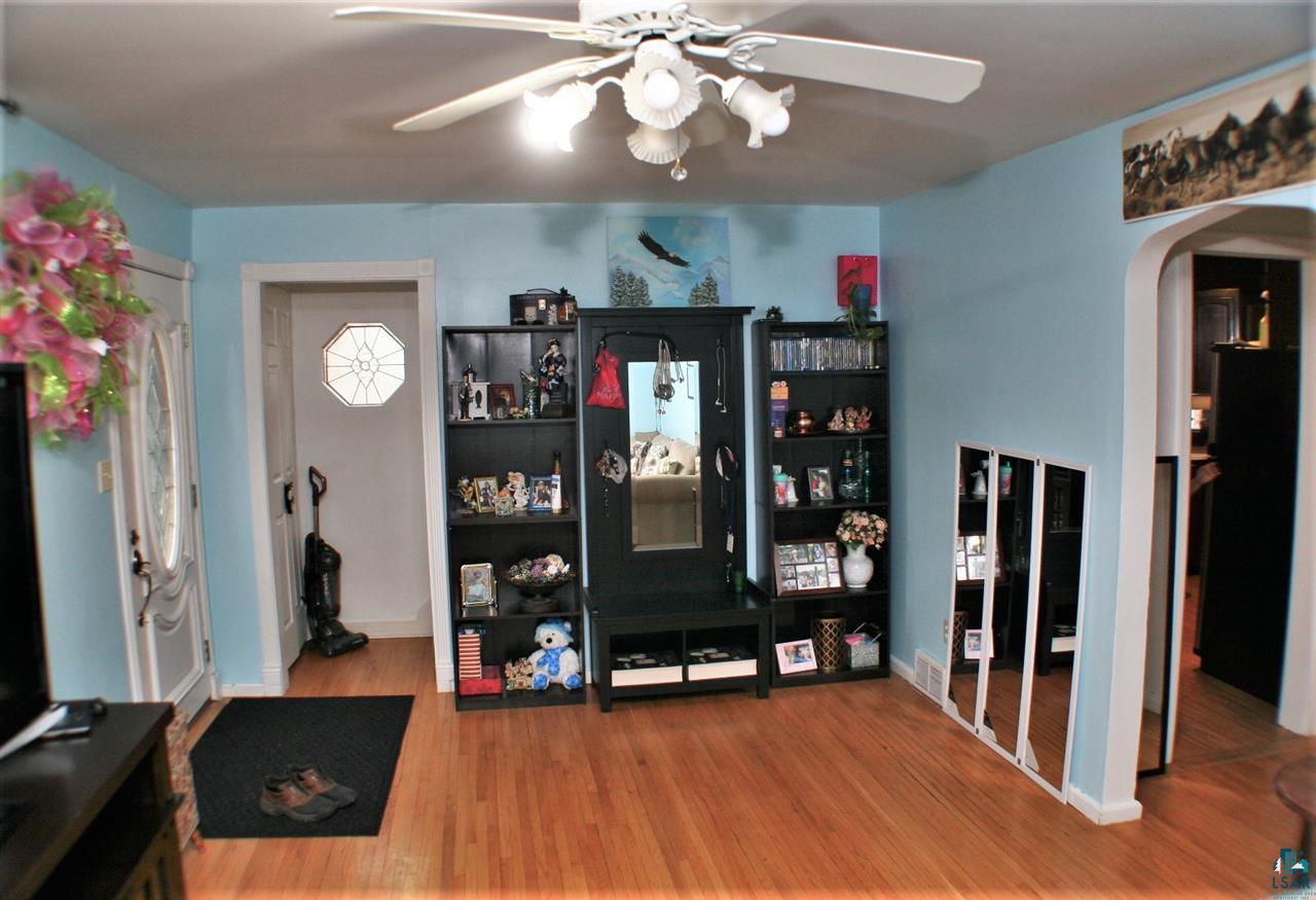 1723 Anderson Road Duluth, MN 55811 - Photo 5 of 22 Living Room