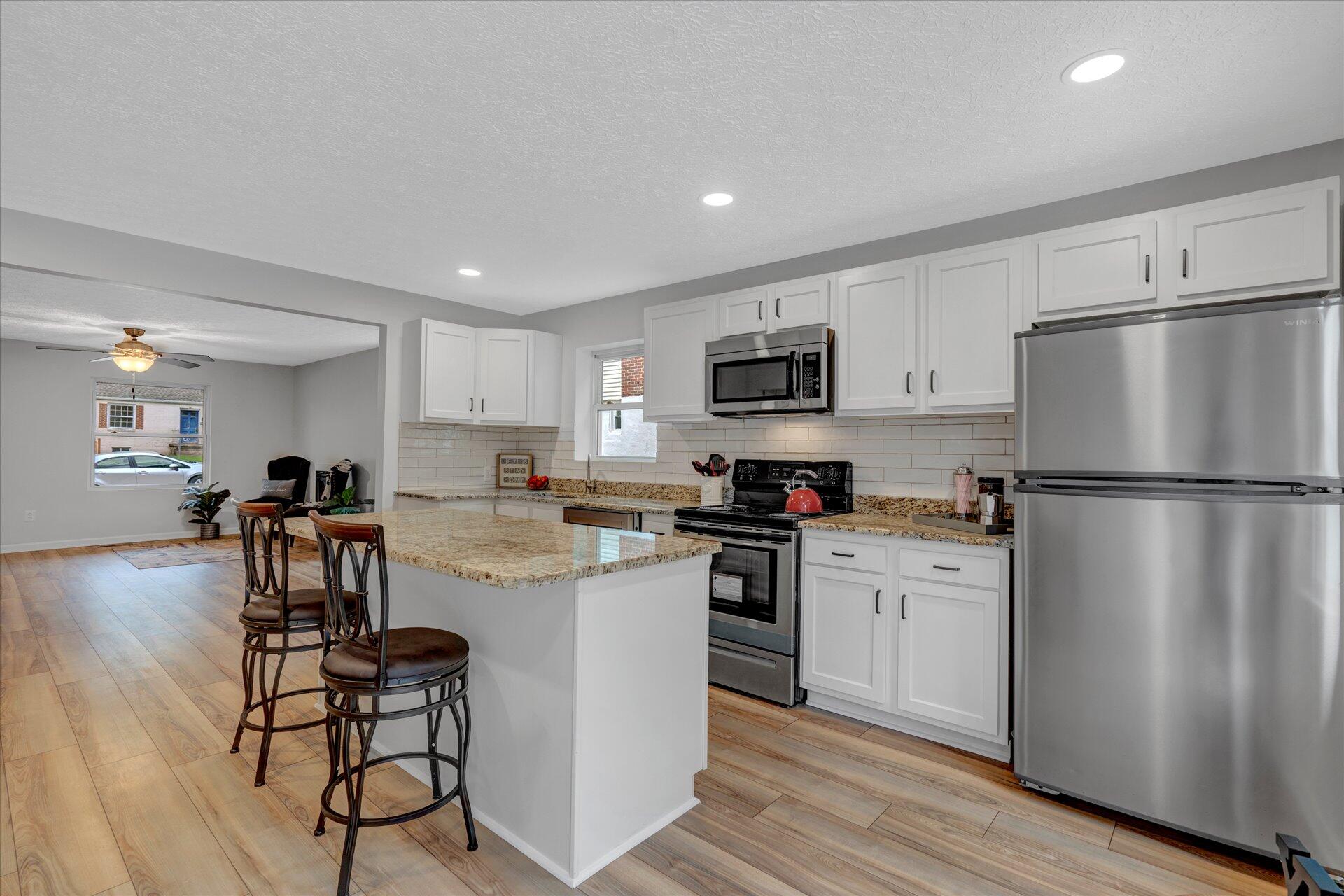 2520 Spring Road Southwest Roanoke, VA 24015 - Photo 11 of 23 10-DSC1418