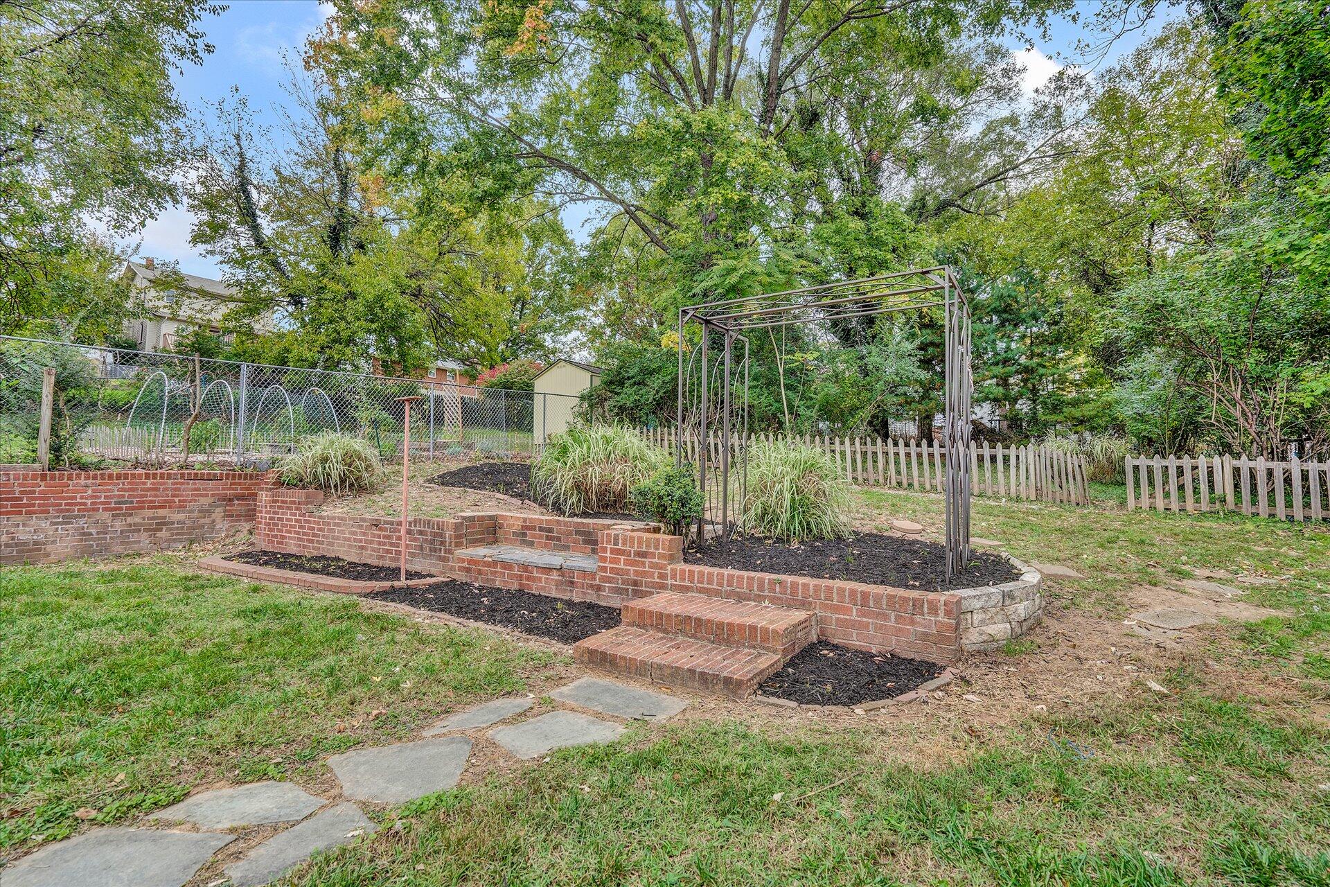2520 Spring Road Southwest Roanoke, VA 24015 - Photo 22 of 23 20-DSC1424