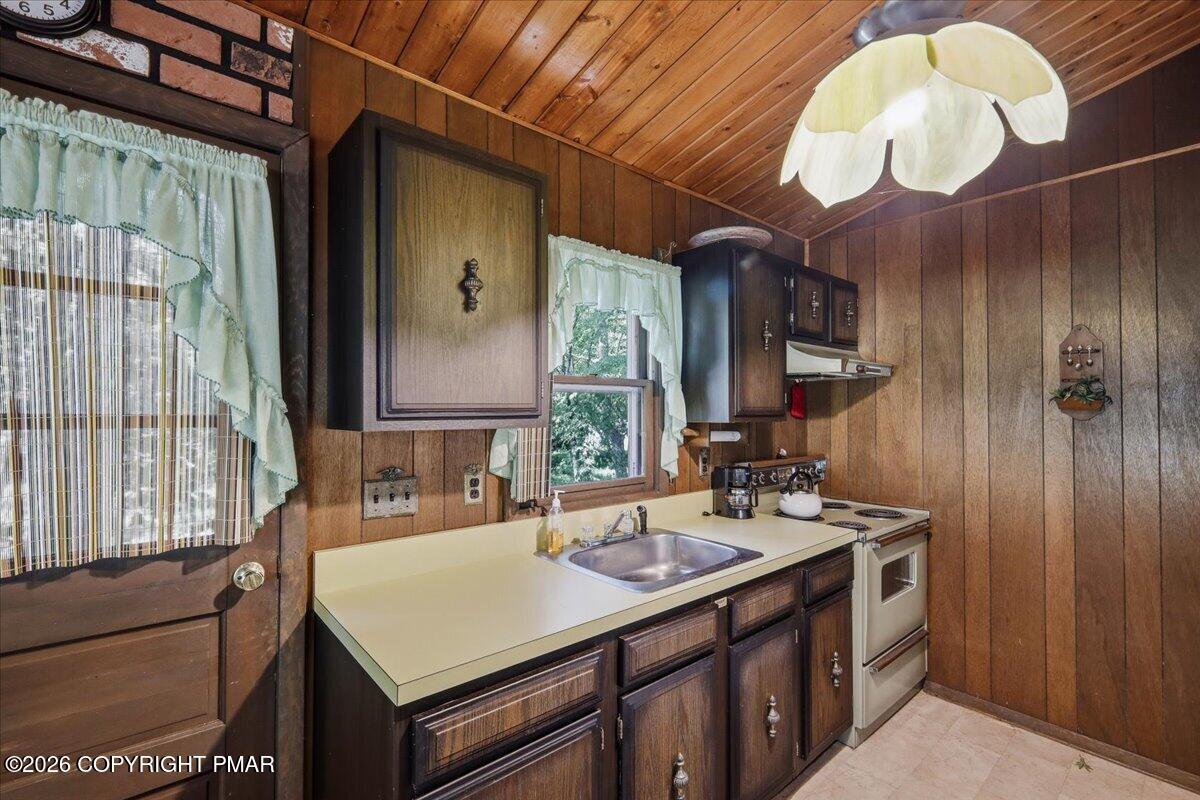 214 Hummingbird Trail Bushkill, PA 18324 - Photo 21 of 34 43-Photo-39