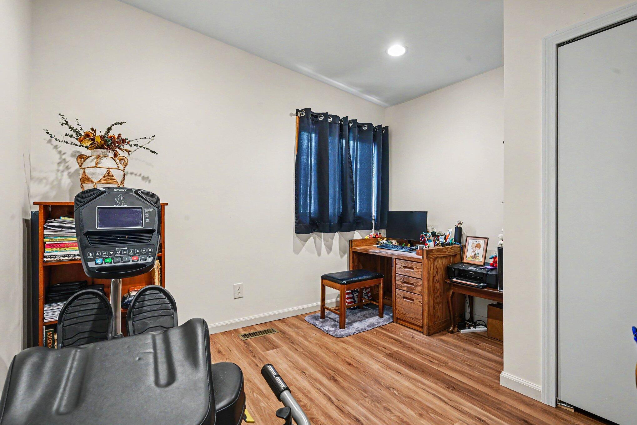 3923 Devonshire Avenue Kalamazoo, MI 49006 - Photo 15 of 23 016_file_3078