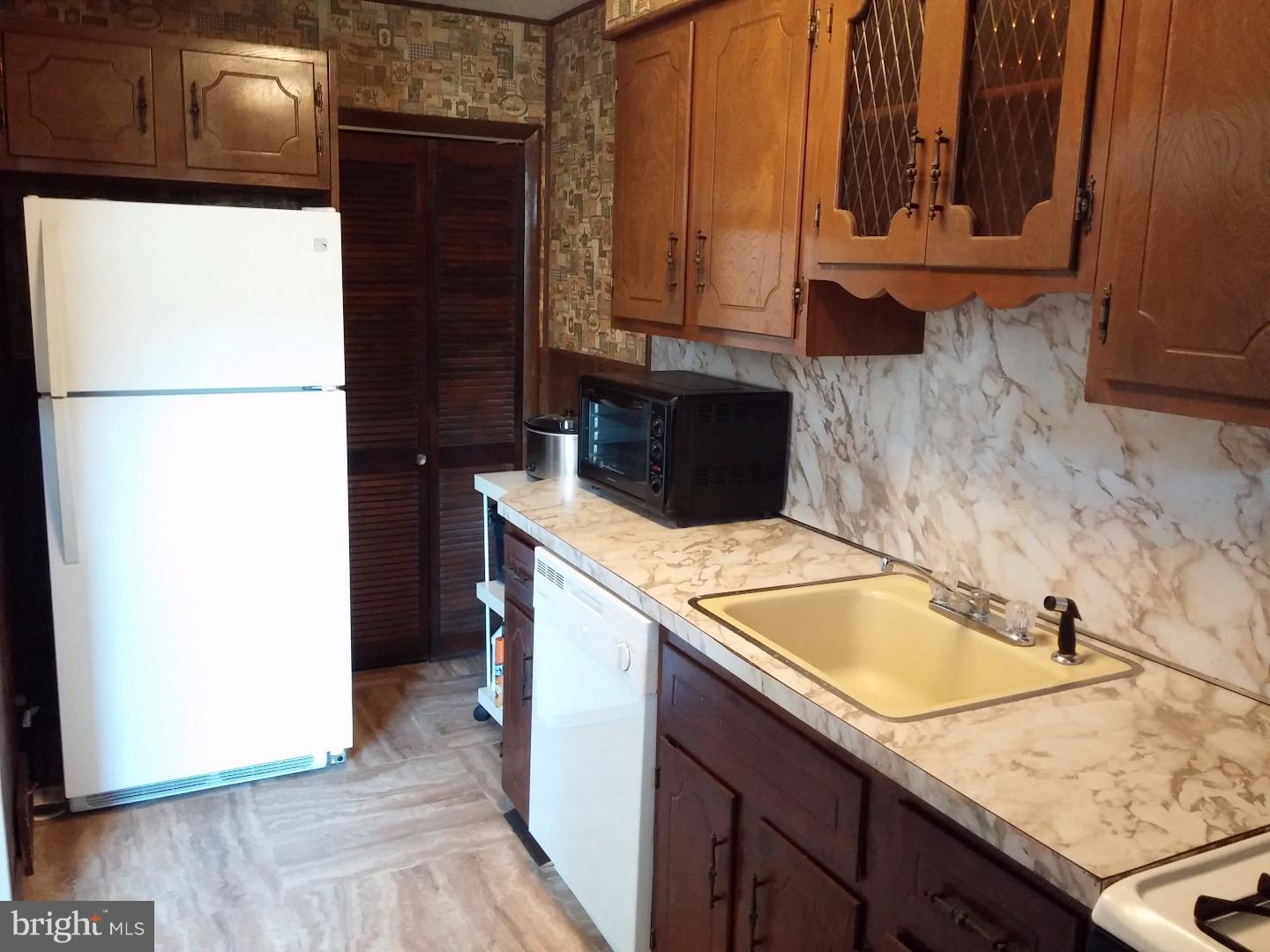 1022 Collings Road Camden, NJ 08104 - Photo 7 of 18