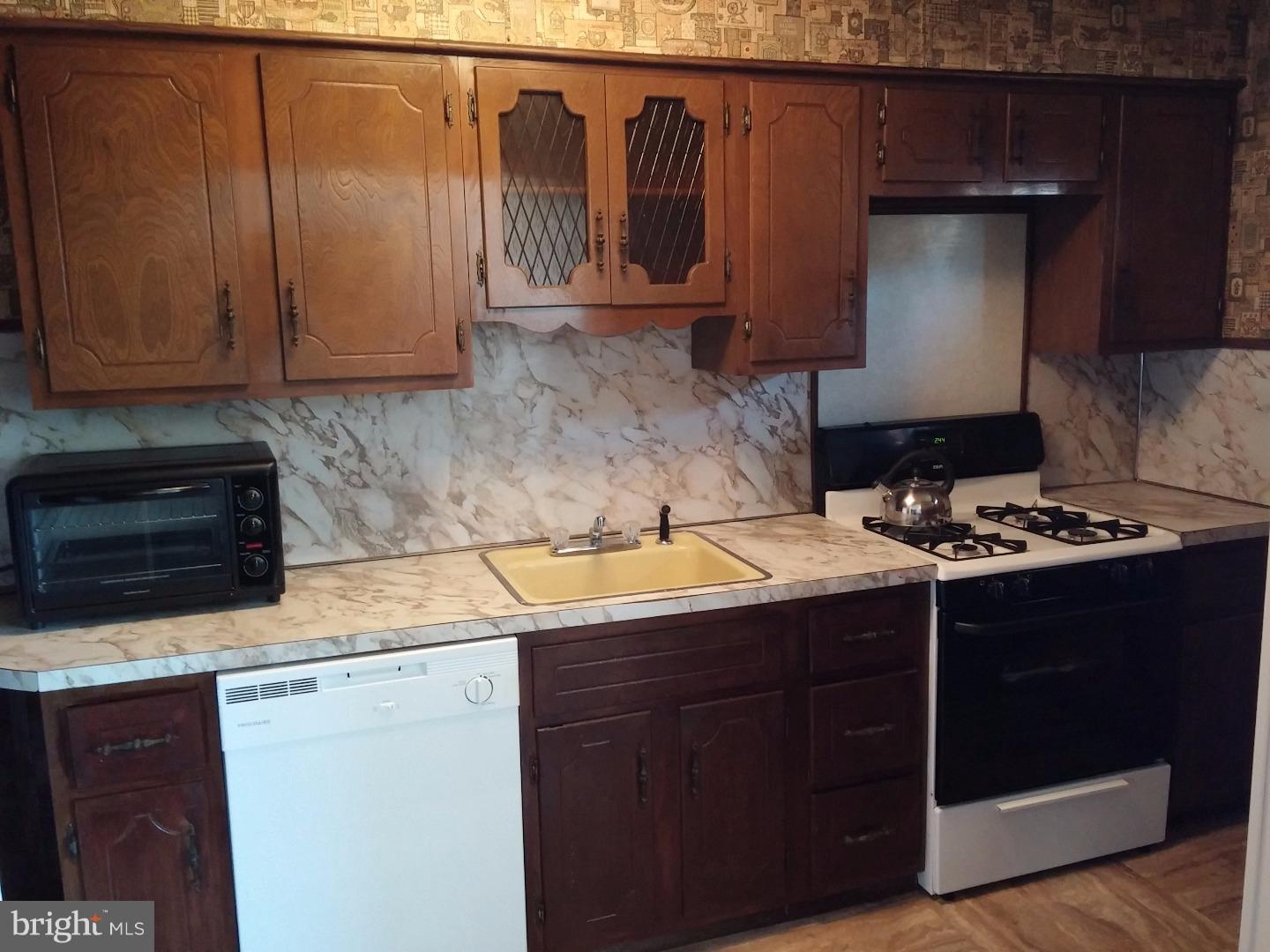 1022 Collings Road Camden, NJ 08104 - Photo 8 of 18