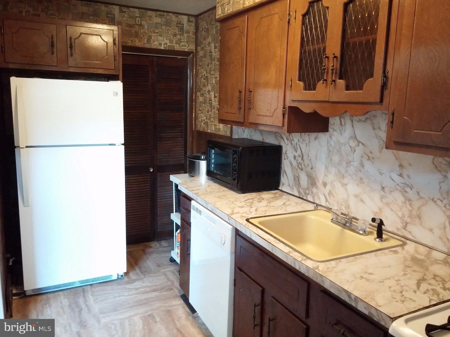1022 Collings Road Camden, NJ 08104 - Photo 9 of 18