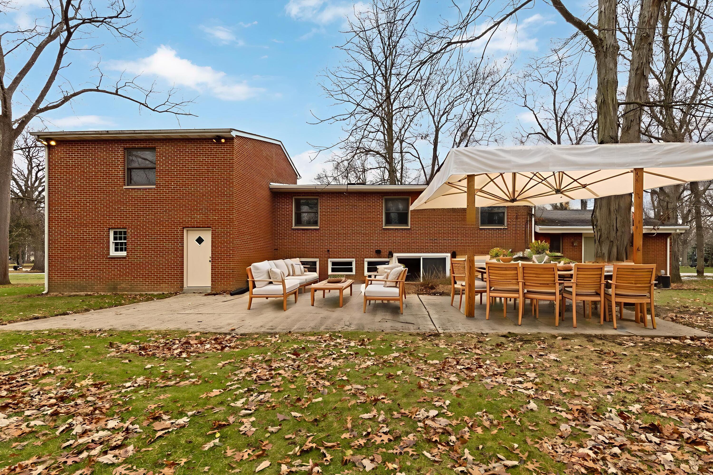6637 Merwin Road Columbus, OH 43235 - Photo 54 of 65 Back patio staged