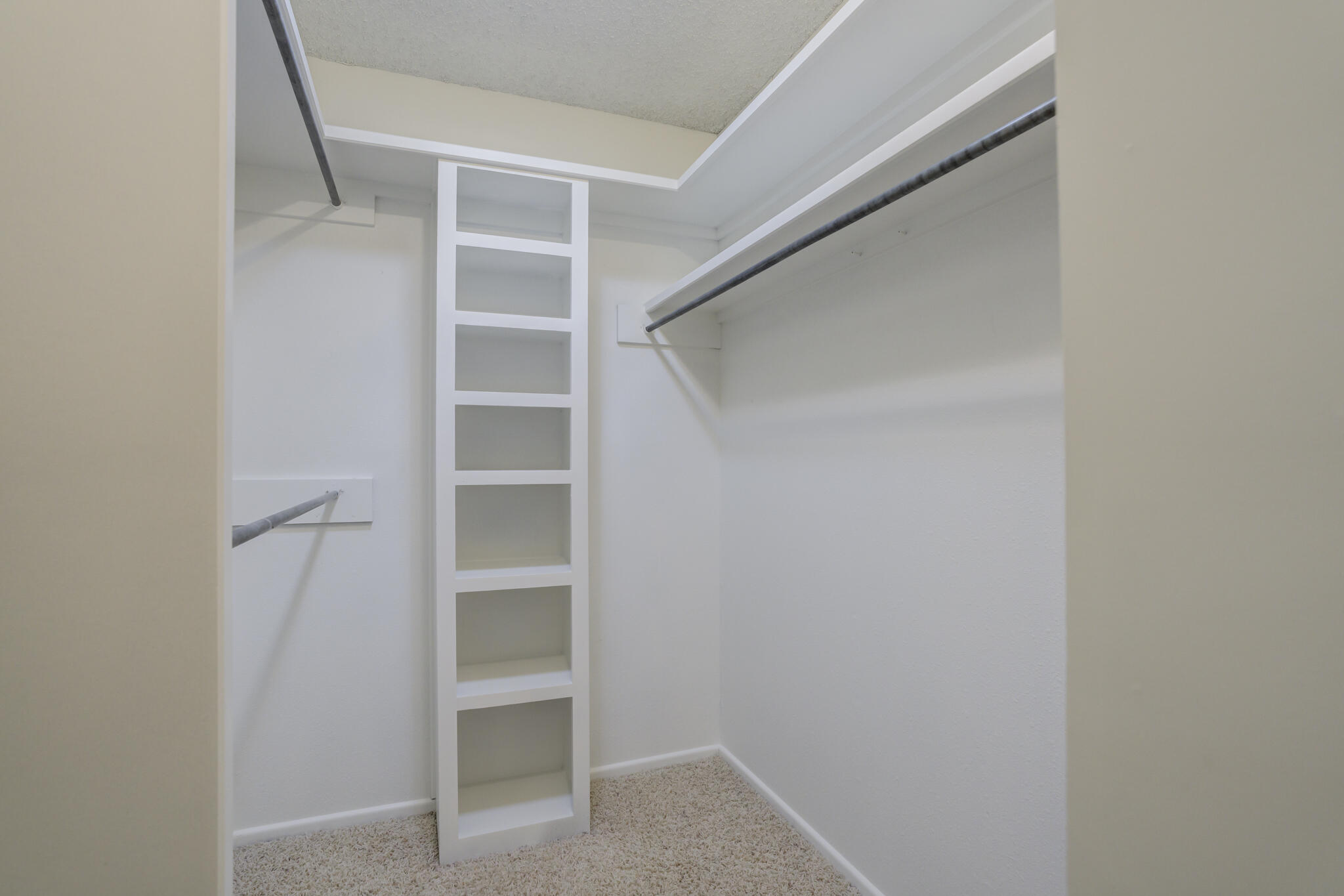5018 92nd Street Lubbock, TX 79424 - Photo 18 of 53 Master closet 2